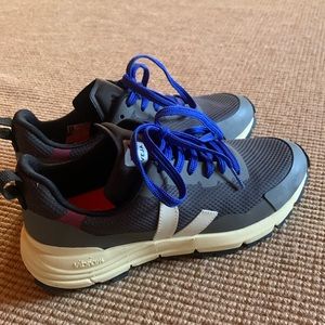 *New & Never Worn* Veja Grafite Pierre US size 7 from Garmentory